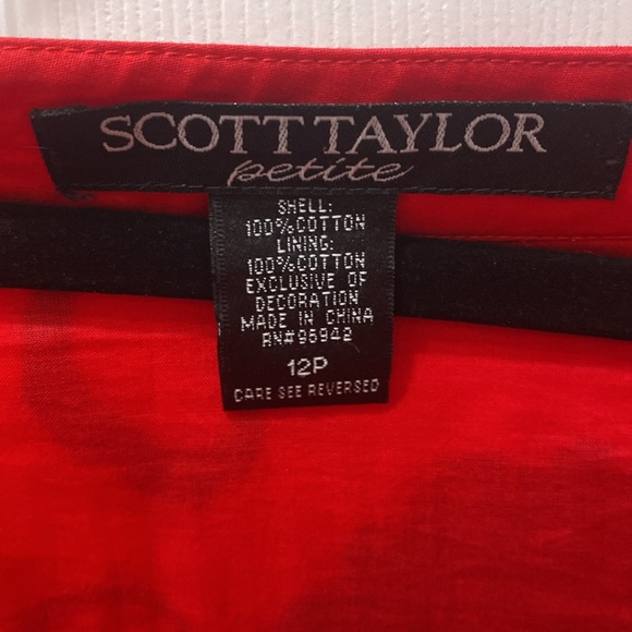 Embroidered Red skirt - Picture 4 of 4